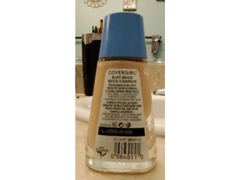 Covergirl Clean Matte Liquid Foundation, 525 Buff Beige, 1 fl oz/30 mL