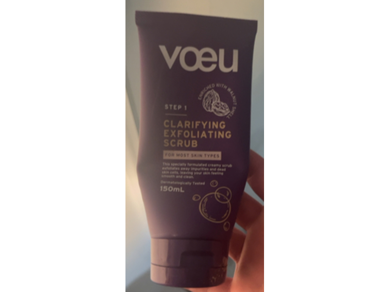 Voeu Clarifying Exfoliating Scrub, Walnut Shell, 150 mL