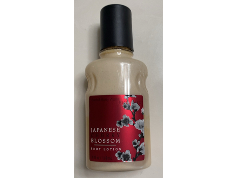 Bath & Body Works Japanese Cherry Blossom Body Lotion, 4 fl oz/118 mL