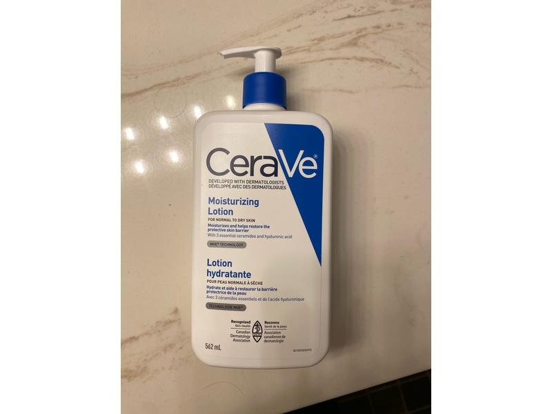 CeraVe Moisturizing Lotion for Normal to Dry Skin, 562 mL