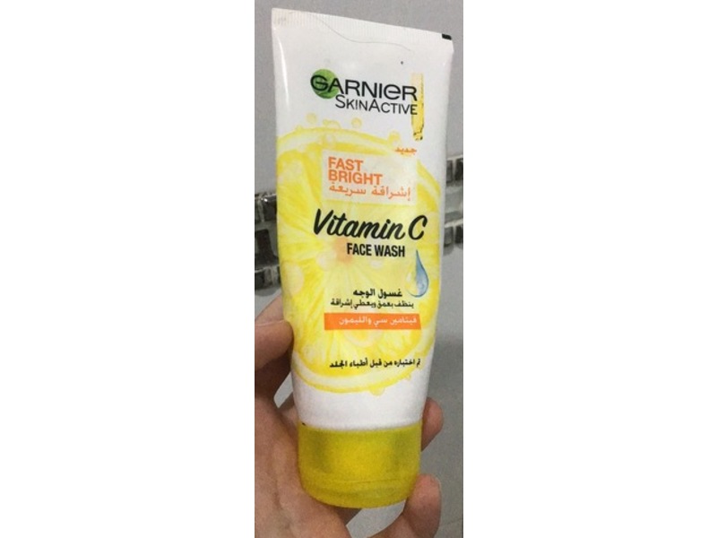 Garnier Skin Active Fast Bright Face Wash, Vitamin C, 100 mL