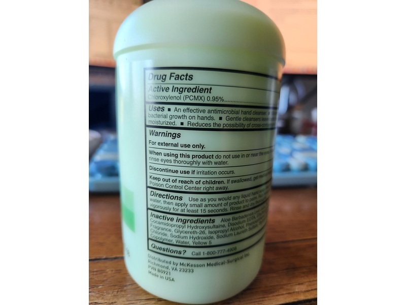 McKesson Antimicrobial Lotion Soap with Aloe, 18 oz|532 mL