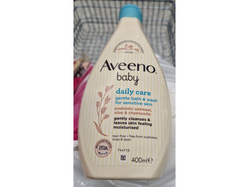 Aveeno Baby Daily Care Gentle Bath & Wash, Prebiotic Oatmeal, Aloe & Chamomile, 400 mL