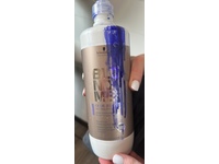 Schwarzkopf Professional BlondMe Neutralizing Shampoo, Cool Blondes, 33.8 fl oz/1000 mL - thumbnail 2