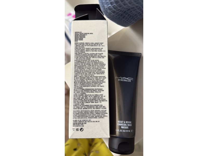 MAC Mineralize Reset & Revive Charcoal Mask, 3.4 fl oz/100 mL