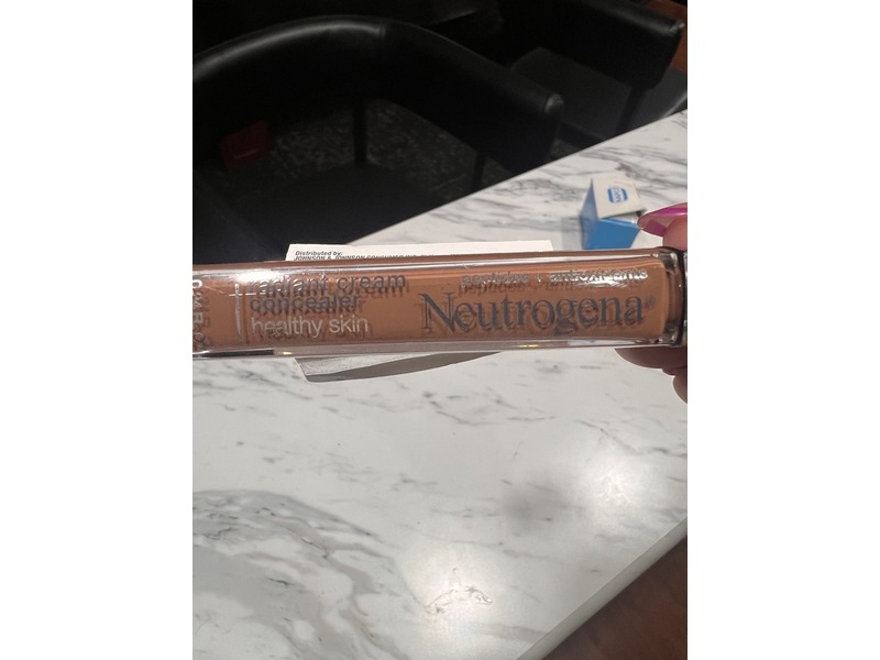 Neutrogena Radiant Cream Liquid Concealer, Java, 0.24 oz/7.1 mL