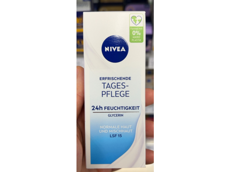 Nivea Refreshing Moisture Day Cream, SPF15, 50 mL