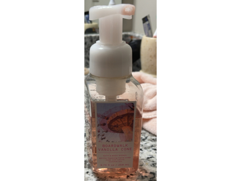 Bath & Body Works Boardwalk Vanilla Cone Gentle Foaming Hand Soap, 8.75 fl oz/259 mL