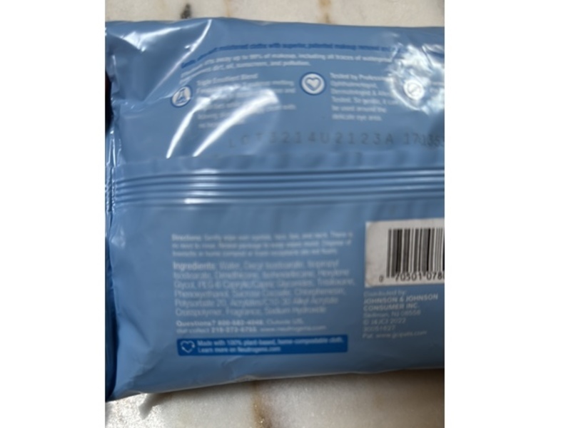 Neutrogena Makeup Remover Ultra Soft Cleansing Towelettes, 25 Count