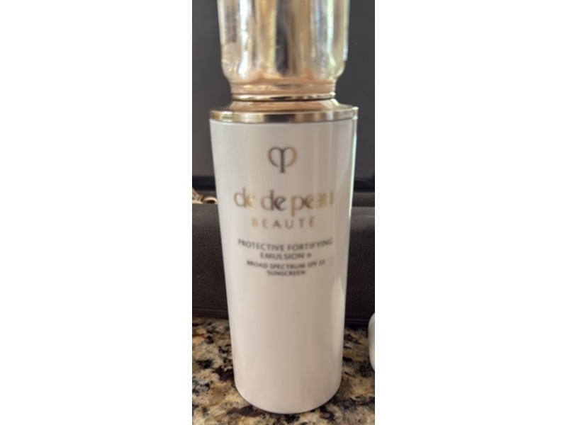 Cle De Peau Beaute Protective Fortifying Emulsion, SPF 22, 4.2 fl oz/125 mL