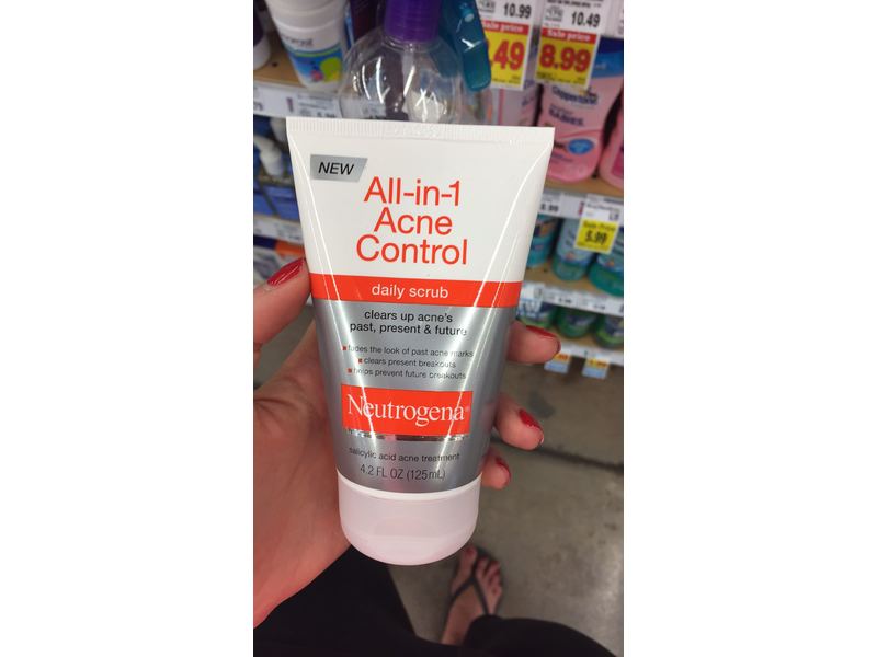All-in-1 Acne Control Daily Scrub